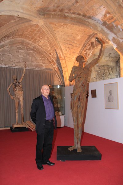 Clément et le Grand transi, salle des gardes, exposition au Musée Gallé Juillet de Creil en 2010 © Clément